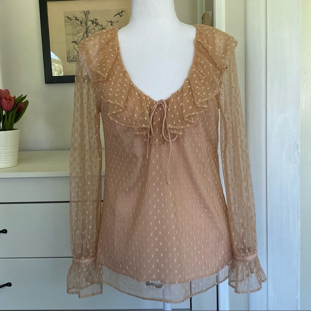 Ruffleneck top in clip dot
